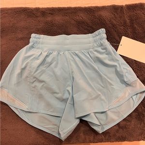 NWT Lululemon Hotty Hot LR Short 4” Lined